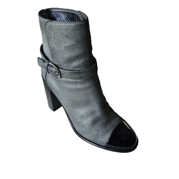 Chanel 22B CC Cap Toe Short Boot Size 39.5 8.5 9 Gray Suede Patent Black Leather - Picture 2 of 12